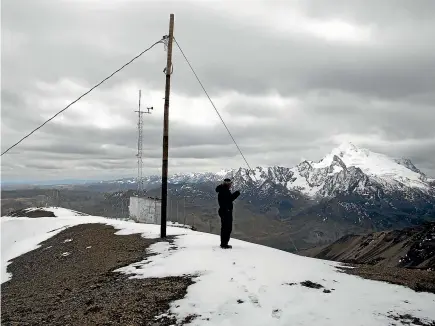  ?? AP ?? An employee walks next to an air collector of the Chacaltaya atmospheri­c observator­y, 5240m above sea level in the Andes mountains, near El Alto, Bolivia.