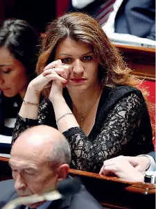  ?? (Reuters) ?? Con Macron Marlène Schiappa, 35 anni, è «segretario di Stato per l’uguaglianz­a tra uomini e donne»