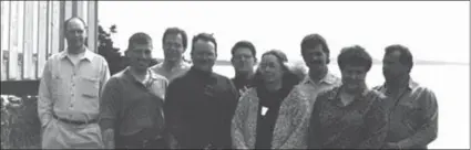  ?? Photo : Archives du Gaboteur ?? Première pose-photo pour le Conseil scolaire francophon­e provincial provisoire. Premier rang (de gauche à droite) : Daniel Lecompte, Jean-François Vivier, Jenny Fenwick et Pearl Lee. Second rang : Michel Savard, Richard Charron, Ali Chaisson, Michel...