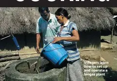  ??  ?? Villagers learn how to set up and operate a biogas plant