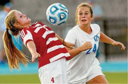  ?? STAFF PHOTOS BY DOUG STRICKLAND ?? Baylor’s Rachel Smith stops the ball near GPS’s Hollis Gaffney during their match at Girls Preparator­y School on Tuesday. GPS won 2-1.