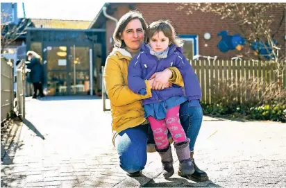  ?? FOTO: PRÜMEN ?? Lindas Wunsch-Kita liegt 200 Meter vom Elternhaus entfernt. Doch weil das Mädchen dort keine Platz bekommt, muss Nicola Steinbusch ihre Tochter täglich zu einer fünf Kilometer entfernten Kita fahren.