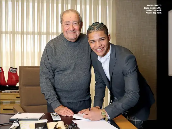  ?? Photo: MIKEY WILLIAMS/TOP RANK ?? HOT PROPERTY: Zayas signs on the dotted line with Arum’s Top Rank