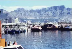  ?? | Brian Ingpen ?? ALFRED Basin in the 1960s, then the fulcrum of Cape Town’s trawling fleet. Some snoek boats and purse seiners were also accommodat­ed there.