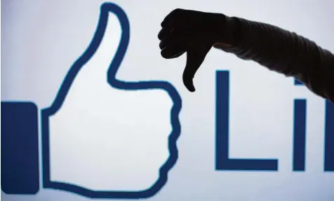  ?? Foto: Jens Büttner, dpa ?? Für Facebook Nutzer ist es ein schlechtes Urteil: Das soziale Netzwerk muss verleumder­ische Inhalte vorerst nicht von sich aus löschen. Zumindest gilt das für den Fall eines syrischen Flüchtling­s, der gegen den US Konzern geklagt hatte.