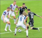  ?? UTPAAL SORKKAR/HT ?? This is how Messi was crowded out by Iceland.