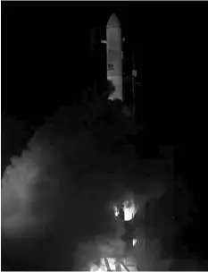  ?? AGENCE FRANCE PRESSE ?? This handout screengrab provided by Relativity Space shows the first 3D printed rocket, Terran 1, taking off from Launch Complex 16 in Cape Canaveral, Florida, on its third launch attempt.