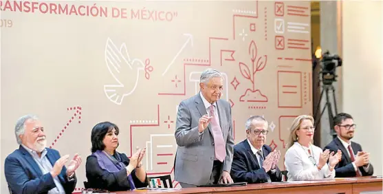  ?? JORGE CARBALLO ?? El mensaje del Presidente, en el Salón Tesorería de Palacio Nacional.