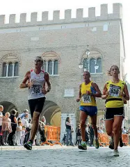  ??  ?? Nuovo arrivo La «Mezza di Treviso» tra centro storico e sponde del Sile Il traguardo in viale Bartolomeo d’Alviano, non più in Borgo Cavour