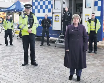  ?? Picture: Leanne Bagnall ?? CRACKDOWN: From left, PCSO Anderson Cadman, Sergeant Phillip Ferns, PC Dan Woodson, PC Steph Yeomans, council leader Abi Brown and PCSO Chris Stone.