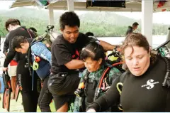  ??  ?? CERTIFIED divers joining the SAWOM Davao Dive Festival prepare for their first dive in Coral Garden dive site in Barangay Tibanban, Governor Generoso, Davao Oriental