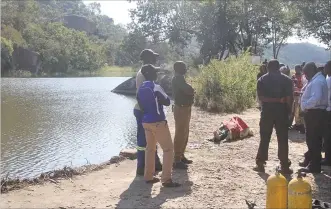  ??  ?? Some of the people who witnessed the retrieval of the late Tichawona Nyamande’s body from Maleme Dam inside Matopo National Park on Monday