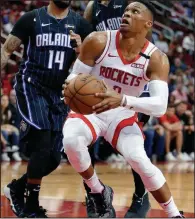  ??  ?? Houston Rockets guard Russell Westbrook tested positive for covid-19 before the Rockets left for Orlando, Fla. Westbrook is currently being quarantine­d at home.
(AP/Michael Wyke)