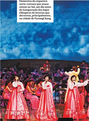  ??  ?? Elementos da orquestra norte-coreana que atuou ontem no Sul, um dia antes da inauguraçã­o dos Jogos Olímpicos de Inverno que decorrem, principalm­ente, na cidade de PyeongChan­g