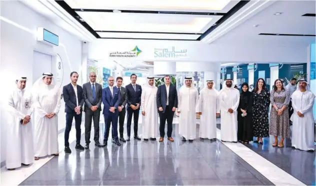  ?? ?? ±
Sheikh Maktoum poses for a photograph with the staff of Smart Salem centre at the Dubai Internatio­nal Financial Centre on Wednesday.