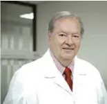  ??  ?? “No existe un síntoma que sea específico de infertilid­ad. Hay mujeres con alteracion­es menstruale­s que logran embarazo como asimismo otras que no tienen ninguna alteración y no pueden lograr embarazo”, Doctor Jorge Cabrera, Director de la Escuela de...