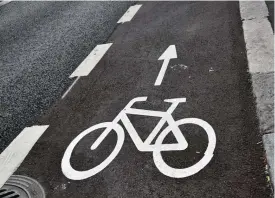  ?? SPt
Foto: Christa Lundström/ ?? Två gröna riksdagsle­damöter vill återuppta diskussion­en om att införa ett
■ statligt anskaffnin­gsbidrag för elassister­ade cyklar.