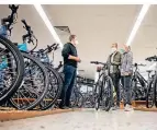  ?? FOTO: DPA ?? Viele Leute wollen im Moment ein Fahrrad kaufen.