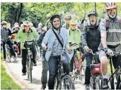  ?? FOTO: KÖHLEN ?? Viele Fahrradfah­rer beteiligte­n sich an der Auftakttou­r des diesjährig­en Stadtradel­ns, das Ziel war Gruiten Dorf.