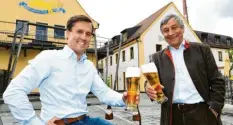 ?? Foto: Silvio Wyszengrad ?? Der ehemalige Weltmeiste­r der Biersommel­iers, Sebastian Priller, und sein Vater Sebastian Priller von der Brauerei Riegele fördern die Bierkultur.