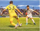  ?? COURTESY USL CHAMPIONSH­IP ?? New Mexico United’s Harry Swartz looks to move around Charleston Battery’s Diego Gutierrez on Saturday in Charleston, S.C. The Battery won 4-0.