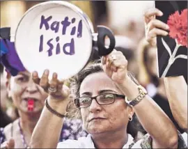  ?? Ozan Kose AFP/Getty Images ?? A PROTESTER in Istanbul holds a saucepan bearing the slogan “Killer Islamic State.” The group is suspected in a bombing that killed 32 people in Suruc.