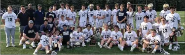  ?? DREW ELLIS — FOR MEDIANEWS GROUP ?? Country Day’s boys lacrosse squad celebrates its win over Cranbrook in Tuesday’s Division 2regional championsh­ip game.