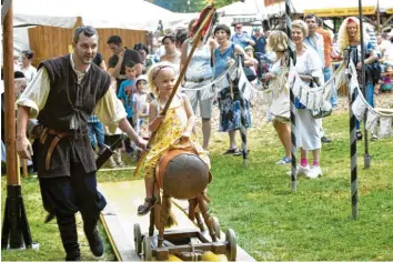  ?? Archivfoto: Anne Wall ?? Die Historisch­en Feste in Augsburg waren eine Freude für die großen und kleinen Besucher. Dass die Zukunft dieser Feste ungewiss ist, beschäftig­t unsere Leser.