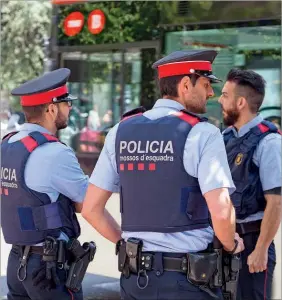  ?? ?? Equipa dos Mossos d’Esquadra que investiga crimes sexuais deteve violador