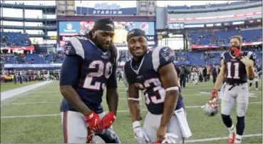  ?? ELISE AMENDOLA — THE ASSOCIATED PRESS ?? Patriots running backs LeGarrette Blount (29) and Dion Lewis (33) pose after last week’s win over the Jets.