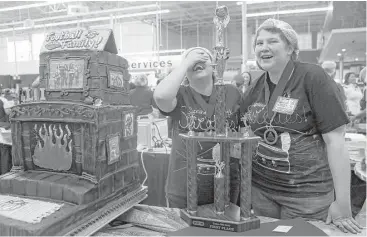  ?? Annie Mulligan ?? Teammates Sabrina Derryberry and Kristen Smith embrace after their first-place win Sunday during the sixth annual HEB Houston Region Cake-Off at the Pearland HEB Plus.