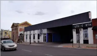  ?? NEWS PHOTO COLLIN GALLANT ?? The Greyhound terminal on Second Street in Medicine Hat was closed to the public on Wednesday afternoon, ahead of a midnight shutdown of all Western Canadian routes of the national carrier.