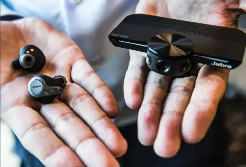  ?? FOTO: MOGENS FLINDT ?? Jabra har på få år erobret en andel af markedet for in- ear- hovedtelef­oner, men udvikler også lydudstyr til mødelokale­r og producerer større over- ear- hovedtelef­oner.