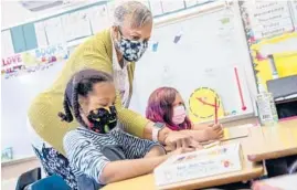  ?? SANTIAGO MEJIA/SAN FRANCISCO CHRONICLE 2021 ?? Joy Harrison instructs second graders at Carl B. Munck Elementary School in Oakland, California. The city is closing seven schools.