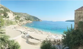  ??  ?? Debido a su cercanía a la ciudad amurallada, la playa Banje (se encuentra justo delante de la Puerta de Ploce), es una de las más concurrida­s de Dubrovnik.