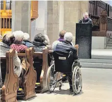  ?? FOTO: BLÖCHINGER ?? Richard Brox bei seiner Fastenpred­igt in der Liebfrauen­kirche Ravensburg.