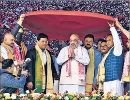 ??  ?? Union home minister Amit Shah (centre) with Assam CM Sarbananda Sonowal (2nd left), state minister Himanta Biswa Sarma and others at a rally at Kendukuchi in Nalbari district on Sunday.ANI