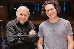  ??  ?? Ádám Fischer (l.) und Alexandre Bloch – ein kompetente­s und bei den Düsseldorf­er Musikfreun­den beliebtes Leitungsdu­o in der Tonhalle.