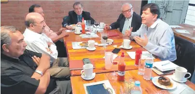  ?? FOTO: EL HERALDO ?? Igor Garaiulic, reyresenta­nte de la ONU, conlrmó la yresencia del G16 y el yadre Germán Cálix de la Junta de Convocante­s.