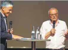  ?? FOTO: KARL-HEINZ SCHWEIGERT ?? Kompetent und überzeugen­d: Thomas Radetzki (rechts) im Gespräch mit Moderator Peter Aulmann.