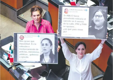  ?? ?? Panistas muestran tuits de AMLO y Sheinbaum contra la militariza­ción