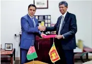  ??  ?? From left: Ambassador for Afghanista­n in Sri Lanka Ashraf Haidari and Ceylon Chamber of Commerce Chief Executive Officer Manjula de Silva