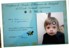  ??  ?? A la fin de la séance, les scientifiq­ues en herbe reçoivent un diplôme souvenir à leur nom, personnali­sé avec une photo.