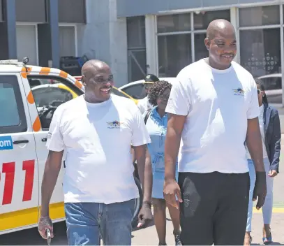  ?? Picture: Nigel Sibanda ?? ALL BETTER. Firefighte­rs Isaac Moleko Bereng and Livhuwani Maumela after they were discharged from hospital yesterday.