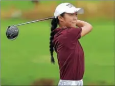  ?? PETE BANNAN — DIGITAL FIRST MEDIA ?? Conestoga’s Samantha Yao watches her third shot on the par 5 second hole at Turtle Creek Golf Club during Wednesday’s District 1 Golf Championsh­ips. She birdied the hole and shot a 1-under round of 71 for the day to repeat as Class 3A champion.