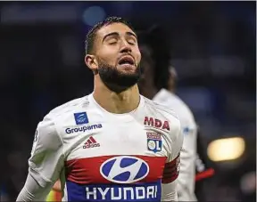  ??  ?? Nabil Fekir et les Lyonnais sont dans le dur avant deux matchs cruciaux.