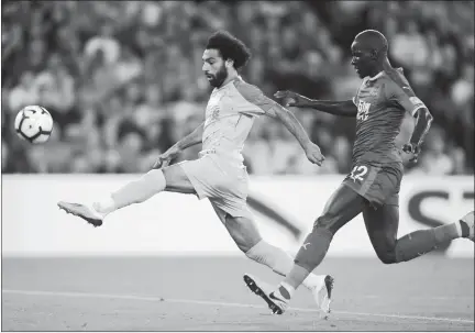  ?? Photo: VCG ?? Mohamed Salah (left) of Liverpool is closed down by Mamadou Sakho of Crystal Palace during their Premier League match at Selhurst Park on Monday in London, England.