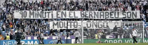  ??  ?? LA AFICIÓN NO LE OLVIDA. “90 minuti en el Bernabéu son molto longo”, es el legendario mensaje que nos dejó el genio de Fuengirola.