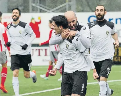  ?? FOTO: MIREYA LÓPEZ ?? Buen momento Olaetxea celebra el primer gol en la victoria del Gernika sobre el Bilbao Athletic este fin de semana