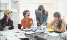  ?? JULIE JOCSAK THE ST. CATHARINES STANDARD ?? Shauna MacLeod, founder executive director of Willow Arts Community, centre, works with a group including Martin Munoz, left, Evelyn Bastos and Farrow Mascoe at Rodman Hall on Monday.